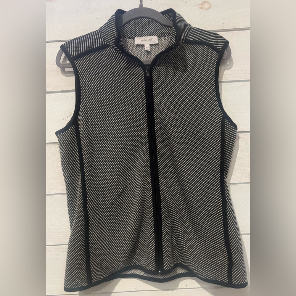 T by Talbots Sweater Vest
Black/White Sleeveless Knit
Womens Medium Petite